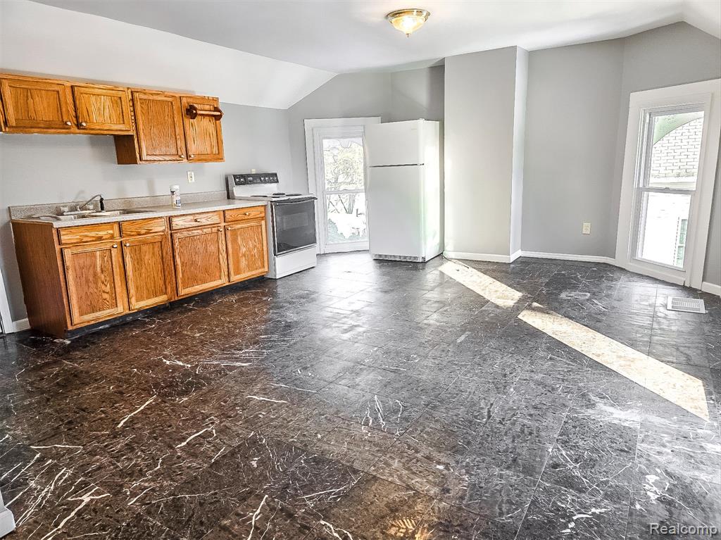 270 W 4th Street, Imlay City, MI 48444 — Photo 21