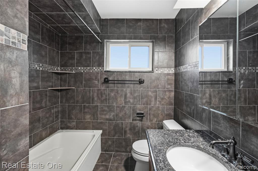 8528 Norborne Avenue, Dearborn Heights, MI 48127 — Photo 13
