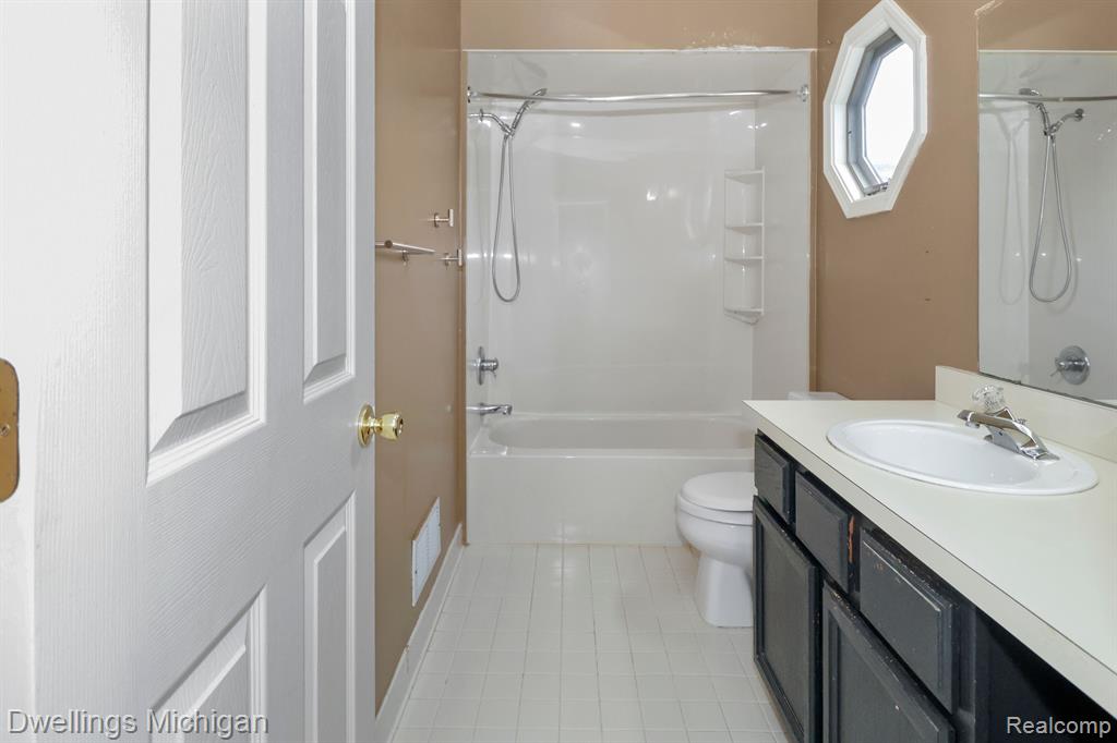 43547 YORKVILLE Drive, Canton, MI 48188 — Photo 11