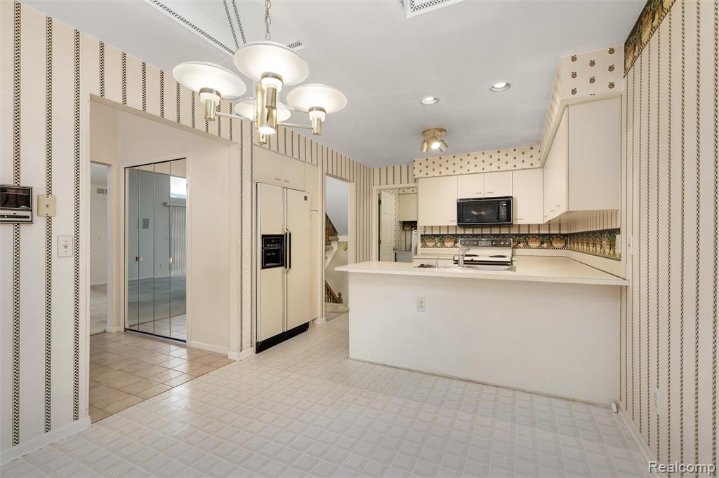 43151 W Kirkwood Drive, Clinton Twp, MI 48038 — Photo 8