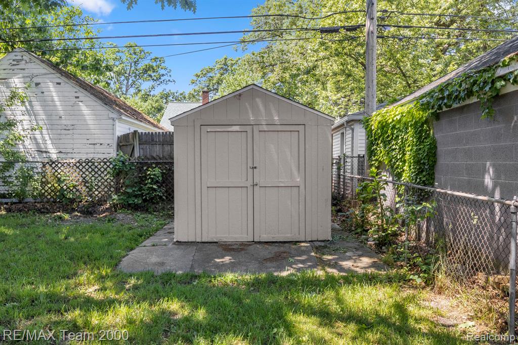 421 GARDENDALE Street, Ferndale, MI 48220 — Photo 7