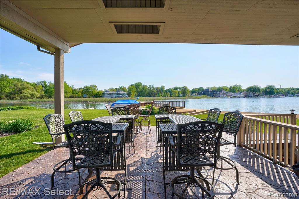 13154 Lake Shore Drive, Fenton, MI 48430 — Photo 9