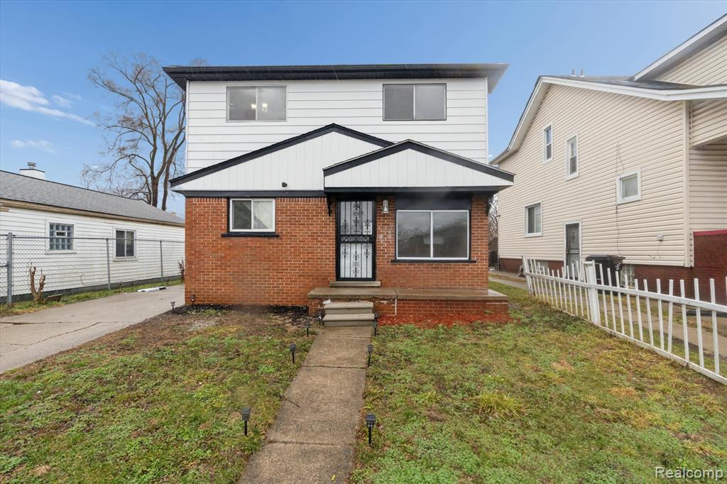 18821 Albany Street - Photo 3