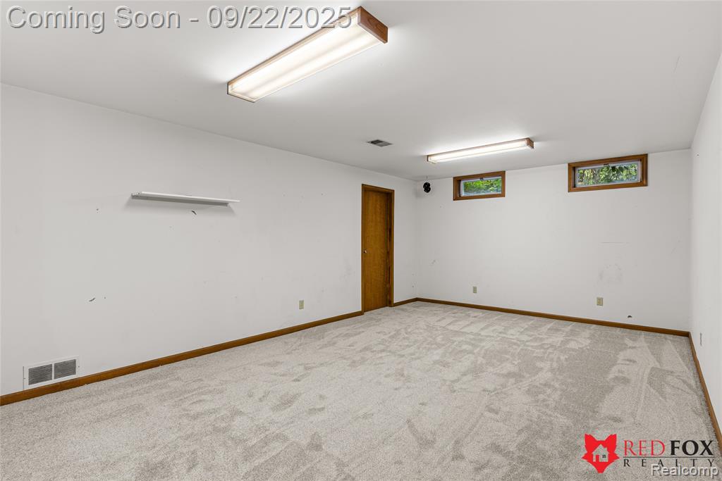 6031 Oak Creek Drive, Swartz Creek, MI 48473 — Photo 22