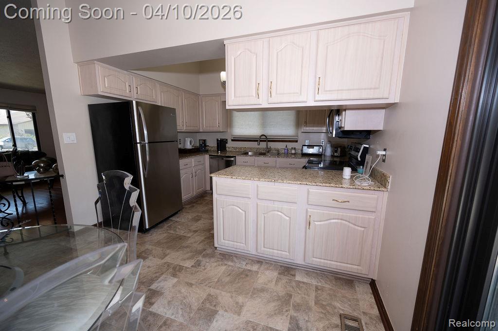 14284 Balmoral Street, Riverview, MI 48193 — Photo 12
