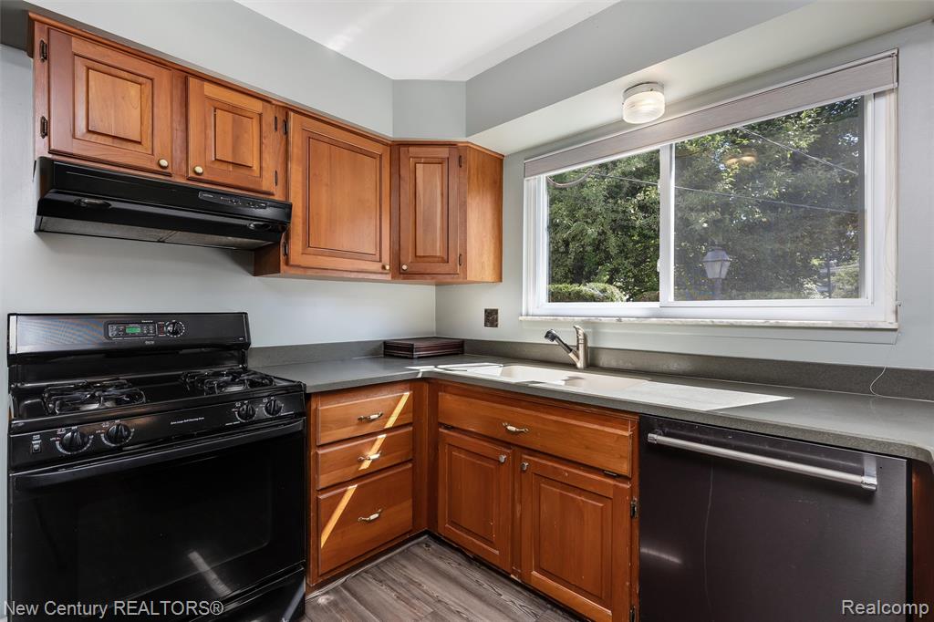 5140 Babbit Drive, Troy, MI 48085 — Photo 15