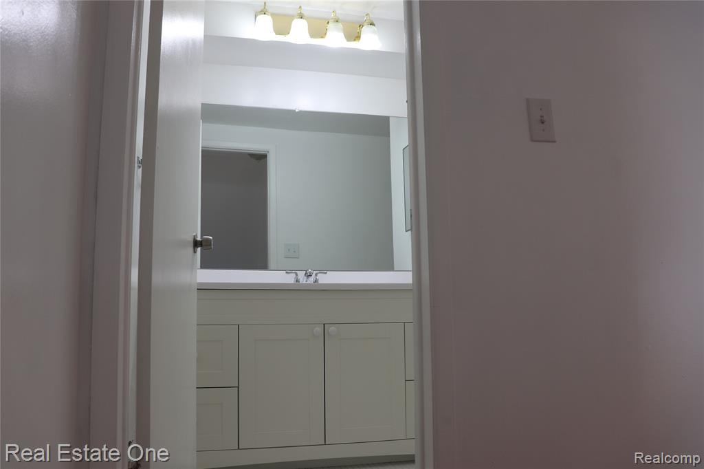 8256 Karam Boulevard, Warren, MI 48093 — Photo 15