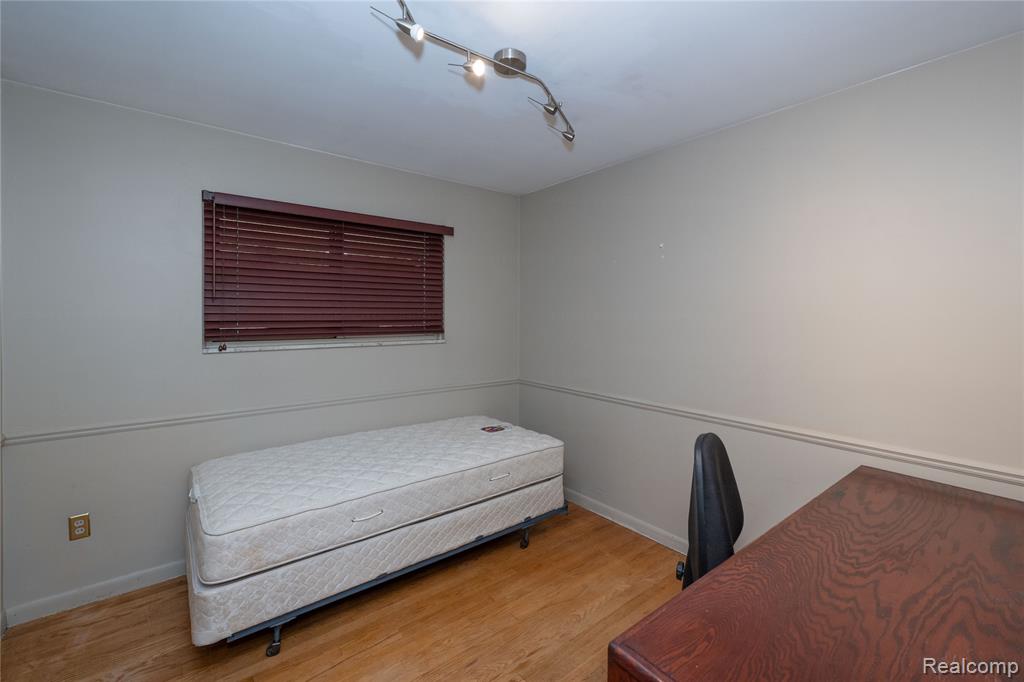 956 Blairmoor Court, Grosse Pointe Woods, MI 48236 — Photo 15