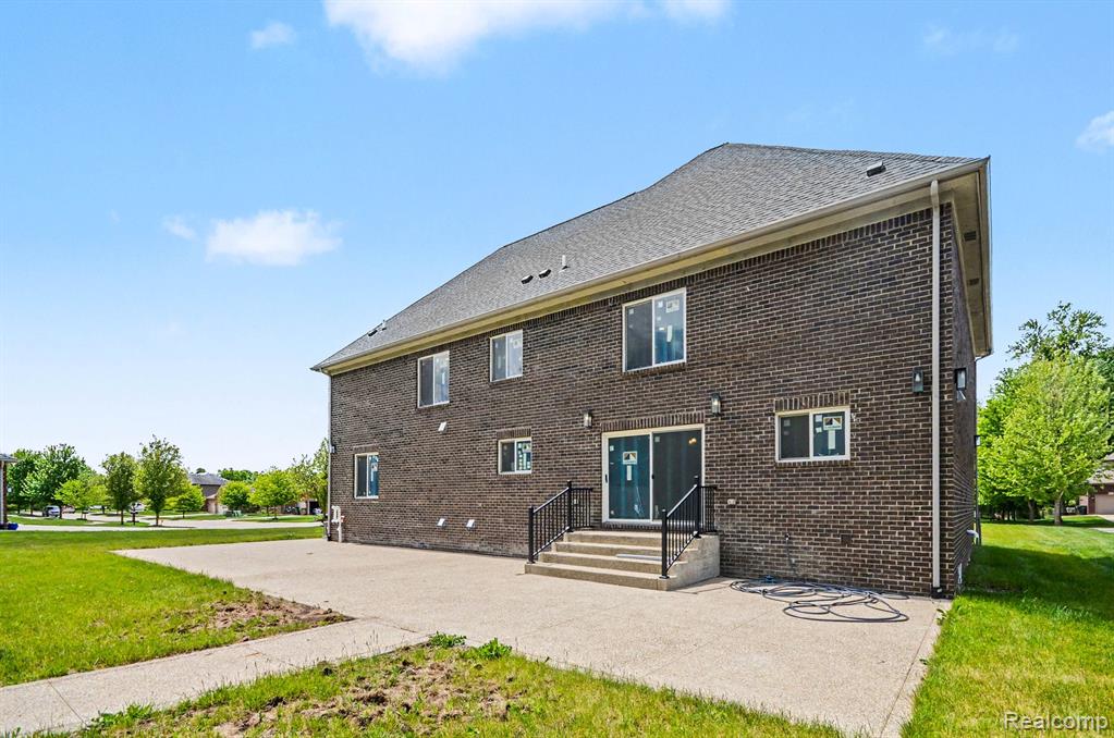 56350 Willow Creek Boulevard, Utica, MI 48316 — Photo 31