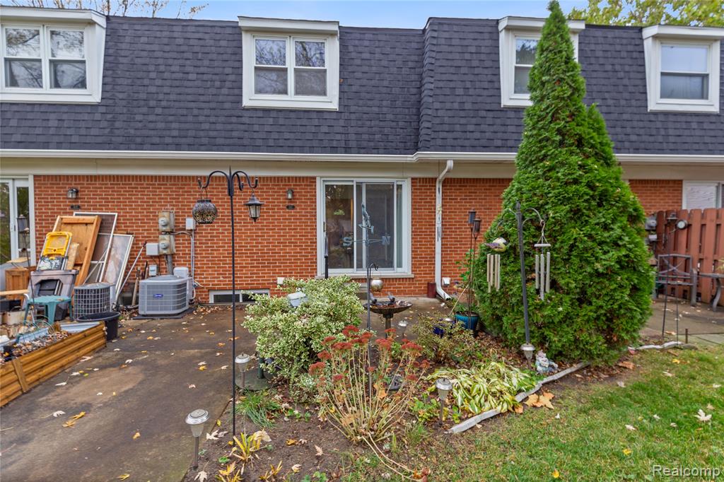 45311 Kensington St., Utica, MI 48317 — Photo 24