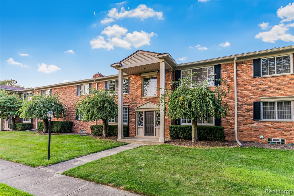 42266 Woodward Avenue, Bloomfield Hills, MI 48304 — Photo 35