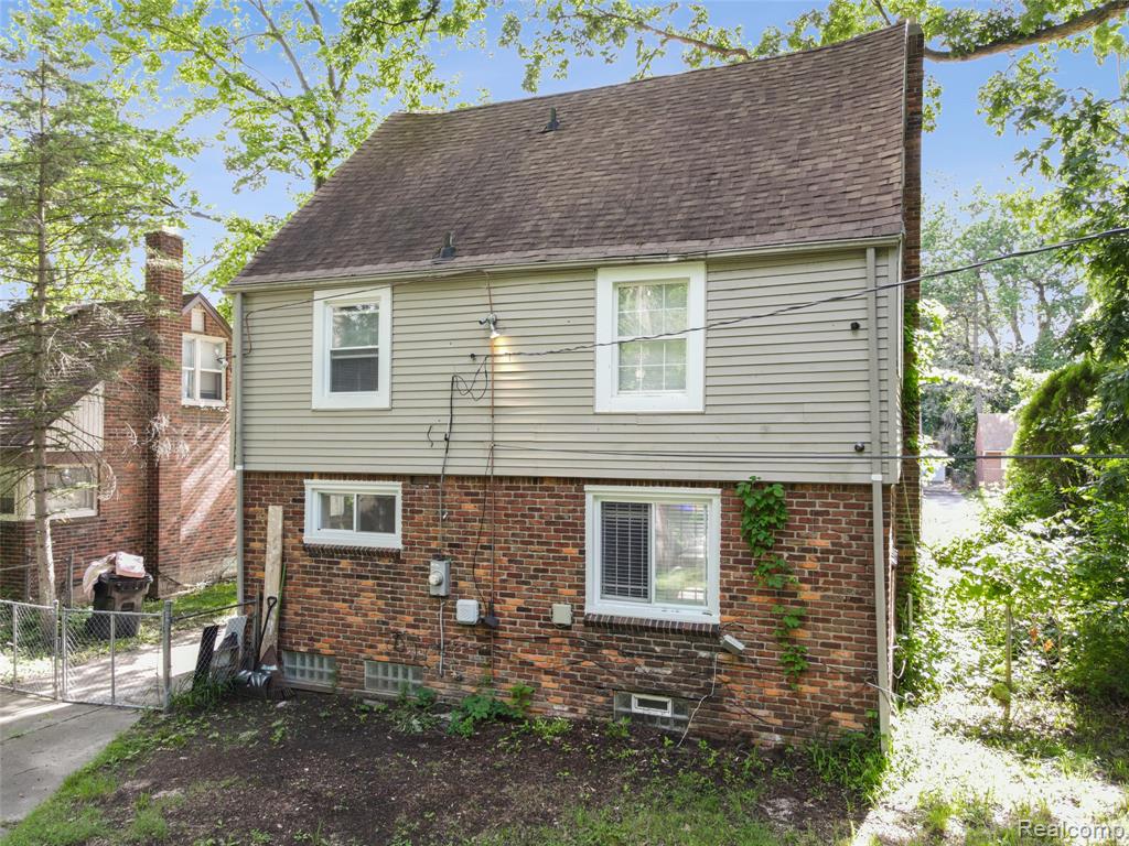 18746 Glenhurst Street, Detroit, MI 48219 — Photo 31