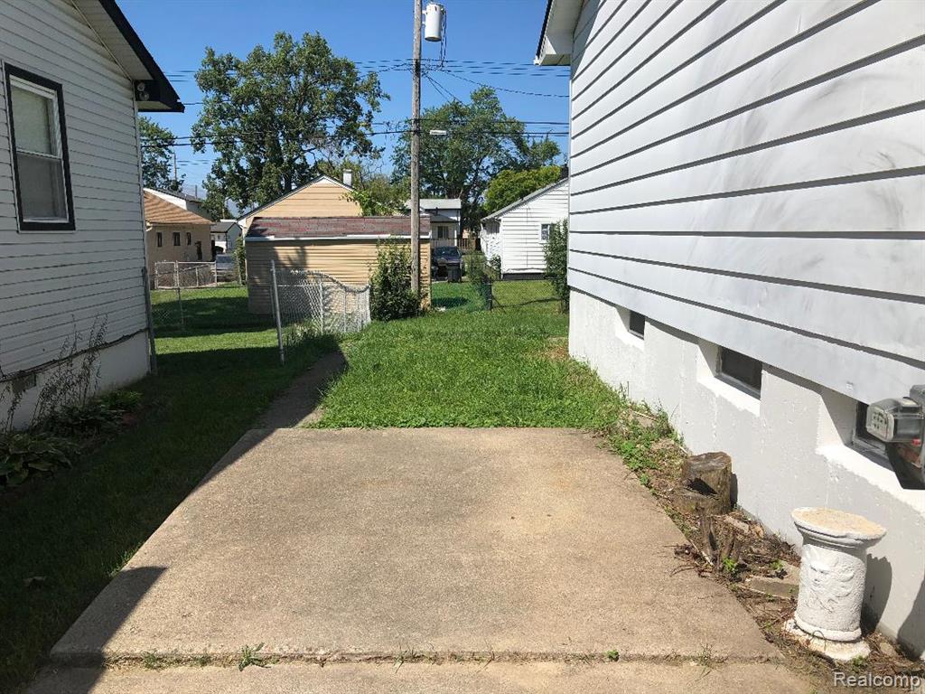 594 Colorado Avenue, Pontiac, MI 48341 — Photo 9