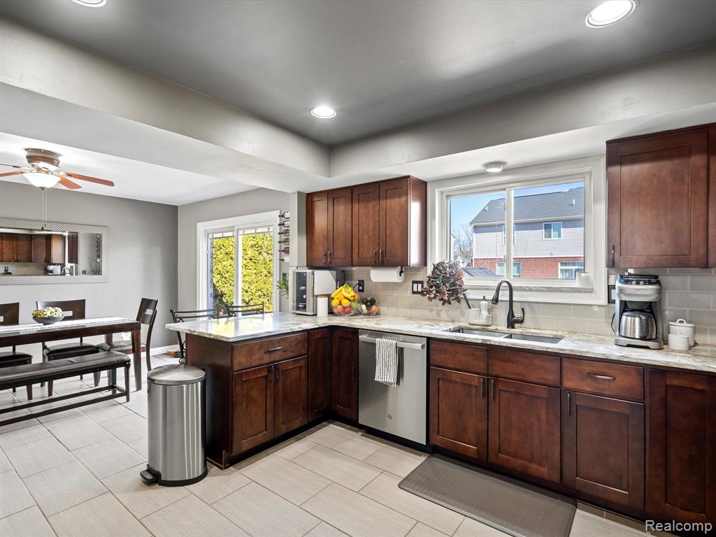 42268 SYCAMORE Drive, Sterling Heights, MI 48313 — Photo 18