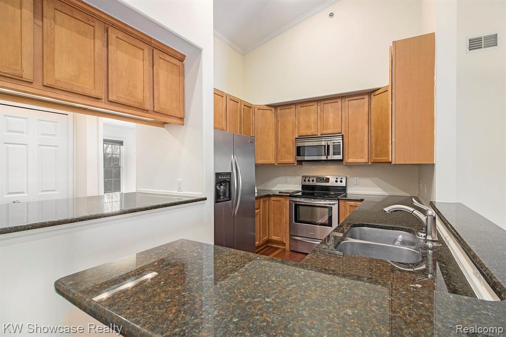 6600 Trillium Village Lane, 17, Clarkston, MI — Photo 8