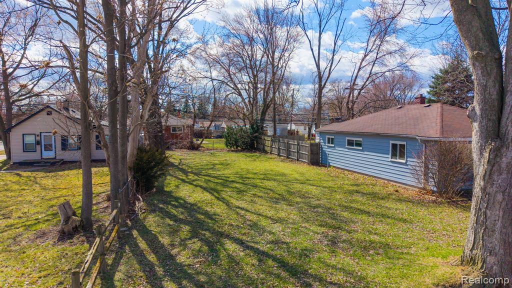 21913 Powers Avenue, Dearborn Heights, MI 48125 — Photo 3
