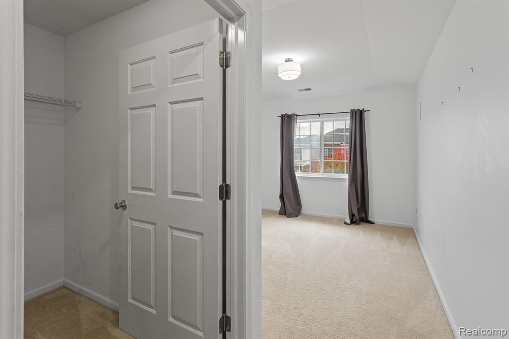 5529 TWIN OAKS Drive, Sterling Heights, MI 48314 — Photo 13