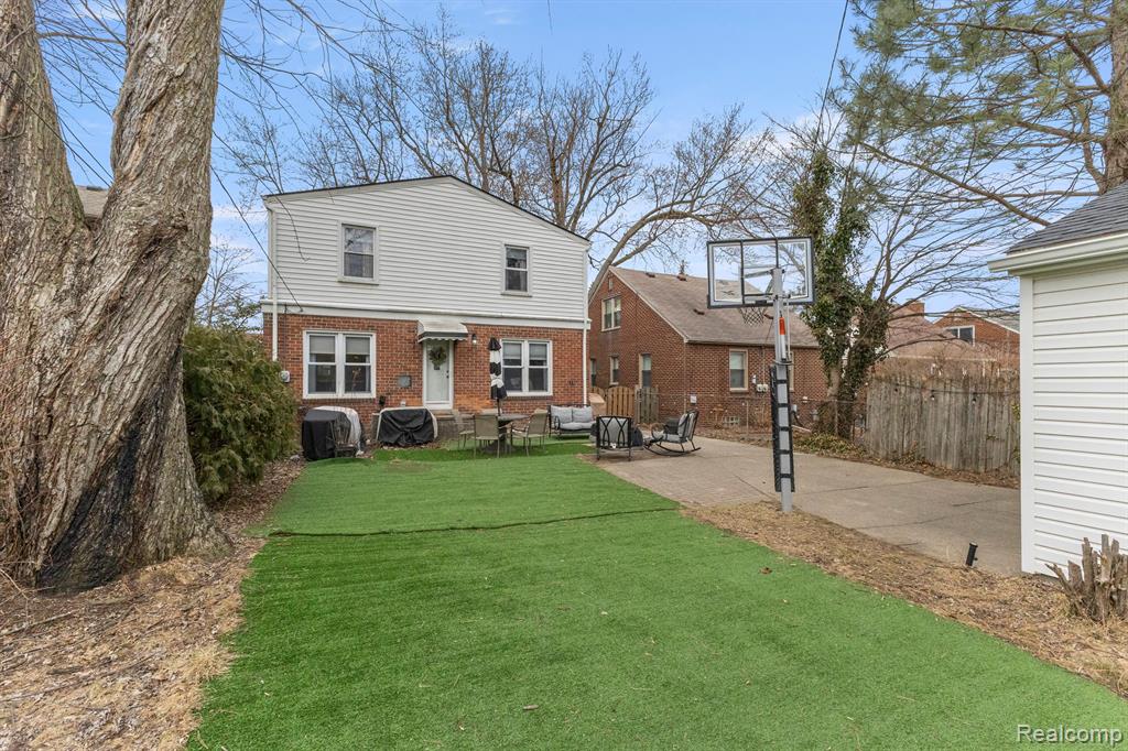 916 N MELBORN Street, Dearborn, MI 48128 — Photo 38
