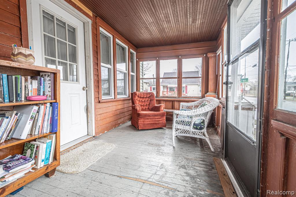 520 13TH Street, Port Huron, MI 48060 — Photo 5
