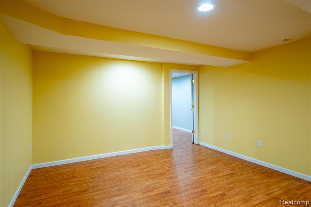 41063 Millbrook Drive, Sterling Heights, MI 48314 — Photo 24