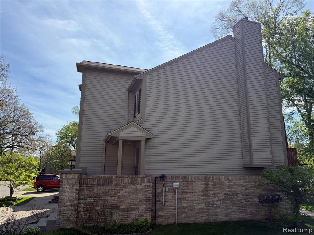 7059 Colonial Oaks Drive, Waterford, MI 48327 — Photo 4