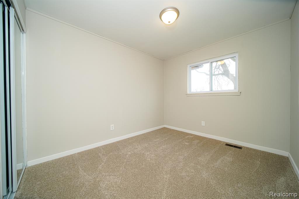 30644 HAYES Road, Roseville, MI 48066 — Photo 38