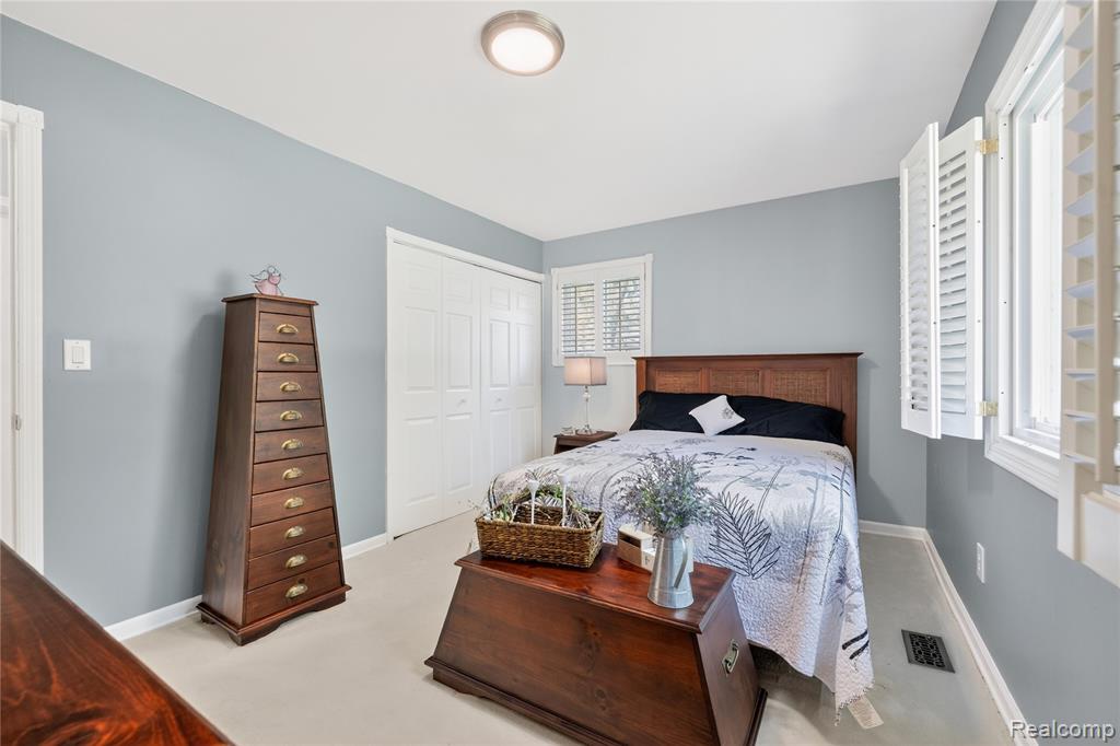 8733 Woodside Drive, Grosse Ile, MI 48138 — Photo 25