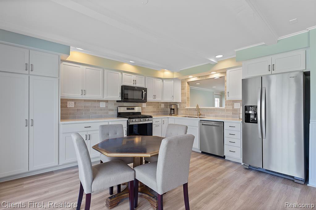 9350 BYROMAR Lane, Grosse Ile, MI 48138 — Photo 12