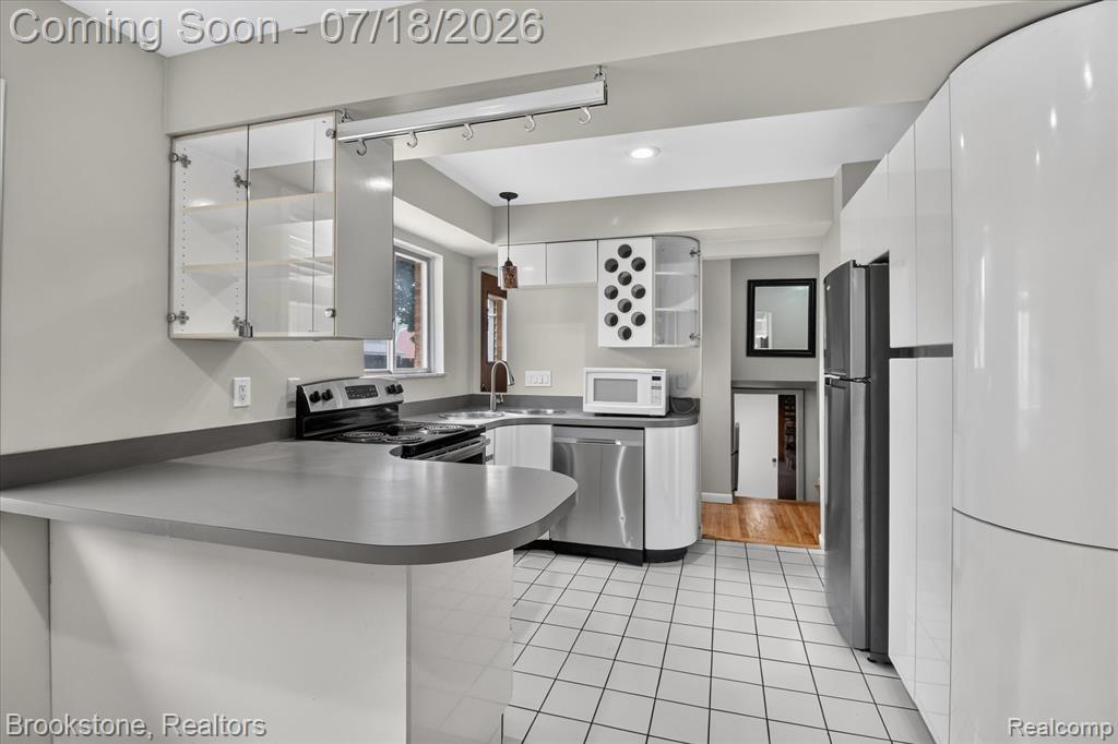 7176 Perry Lake Road, Clarkston, MI — Photo 11