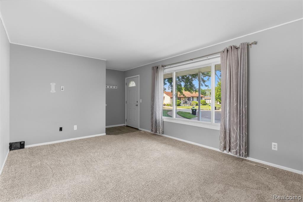 5155 Oxford Court, Swartz Creek, MI 48473 — Photo 8