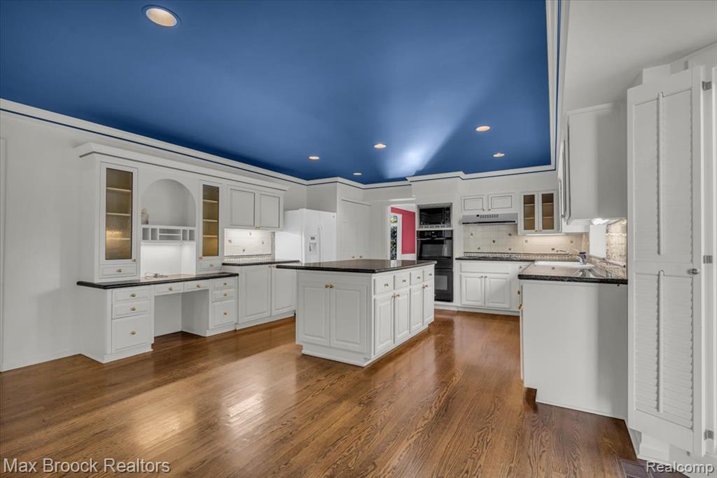 5554 Pine Brooke Court, Bloomfield Hills, MI 48304 — Photo 24