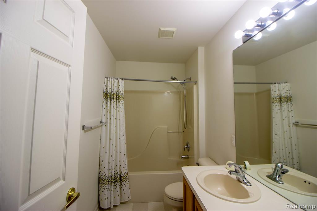 227 Biltmore Drive, Troy, MI 48084 — Photo 12