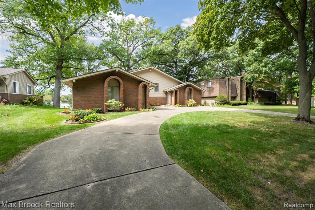 6026 Venice Drive, Commerce Twp, MI 48382 — Photo 3