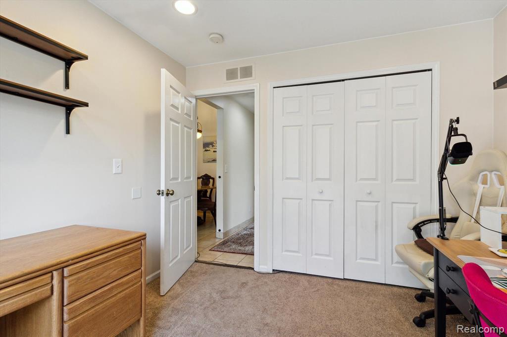 4174 BERKSHIRE Drive, Sterling Heights, MI 48314 — Photo 20