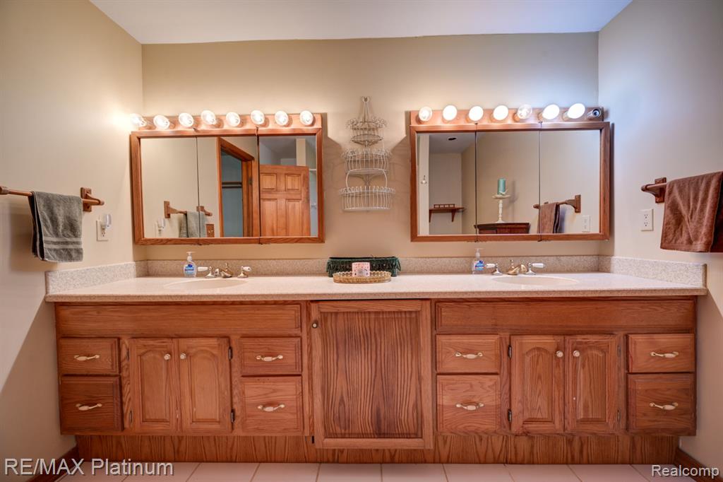 7062 South Fork Drive, Swartz Creek, MI 48473 — Photo 32