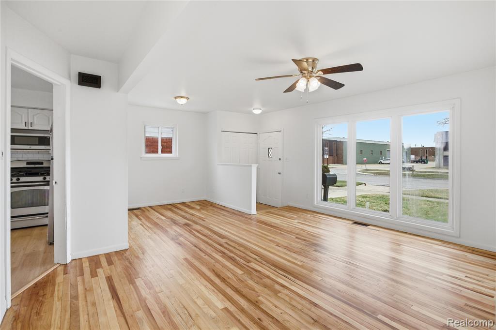 15225 Common Road, Roseville, MI 48066 — Photo 2