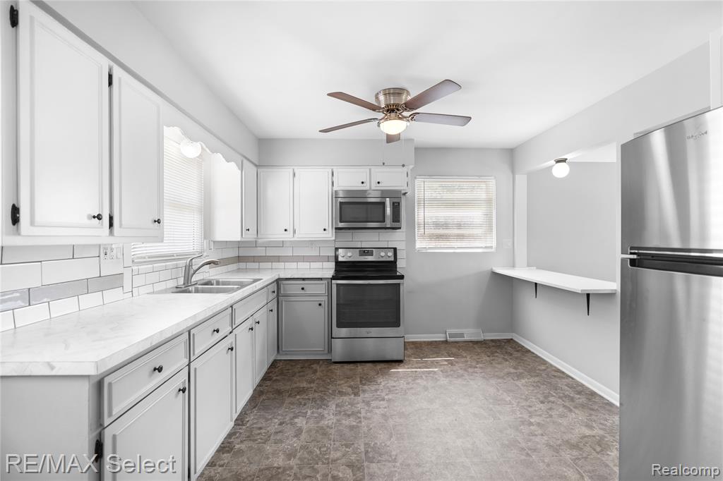 4505 Sheldon Lane, Flint, MI 48507 — Photo 8