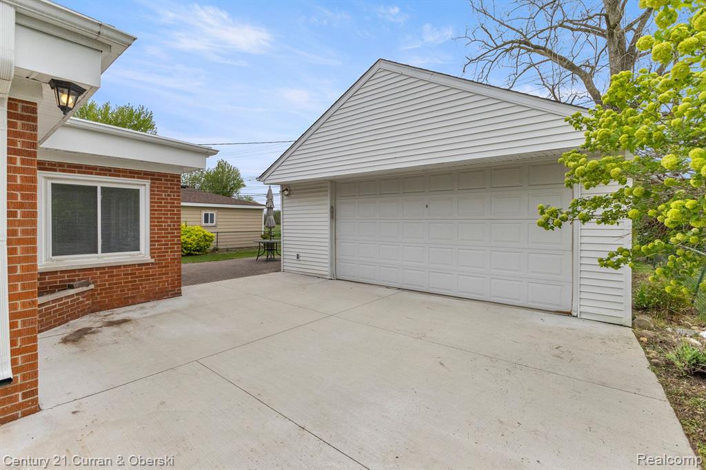 7484 N CHARLESWORTH Street, Dearborn Heights, MI 48127 — Photo 41