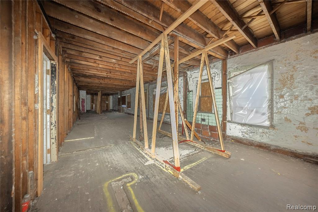 69 Seward Street, Detroit, MI 48202 — Photo 17