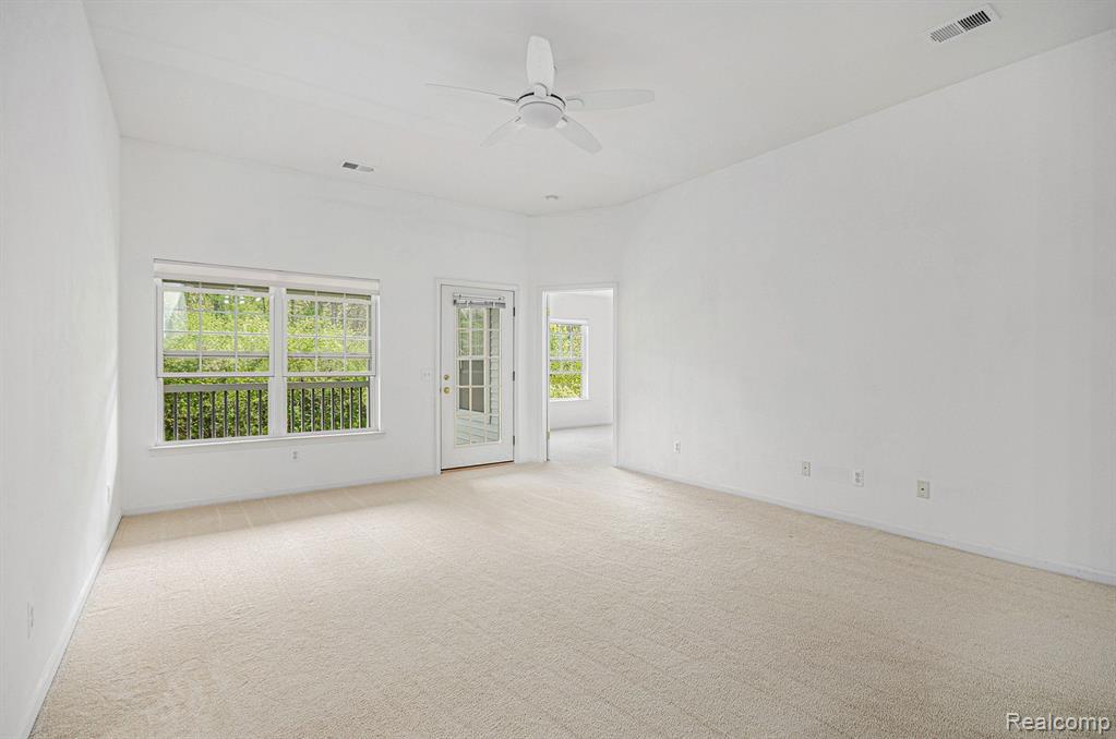 2748 S KNIGHTSBRIDGE Circle, Ann Arbor, MI 48105 — Photo 4