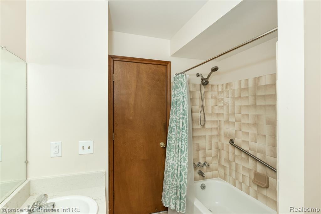 47192 Sanborn Drive, Macomb, MI 48044 — Photo 24