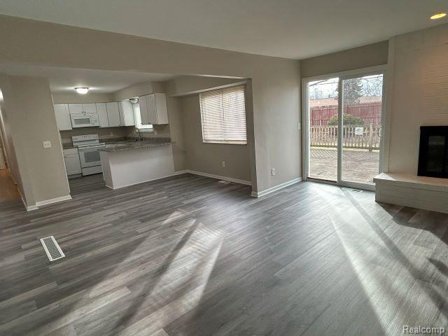 4117 MARYWOOD Drive, Troy, MI 48085 — Photo 4
