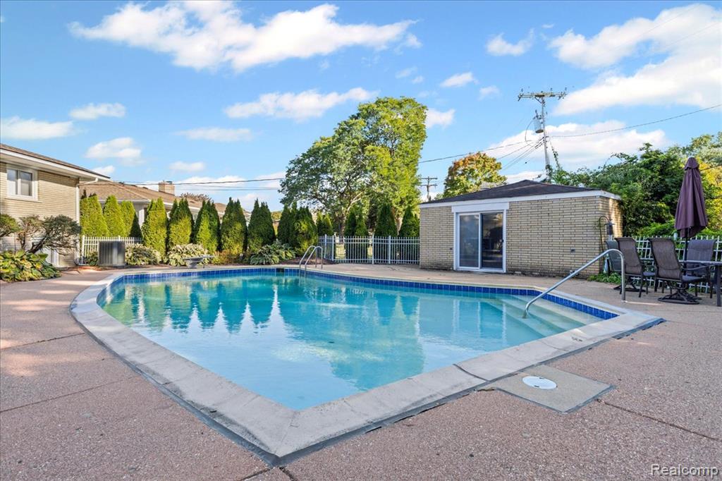 28791 Sunset Boulevard W, Lathrup Village, MI 48076 — Photo 14