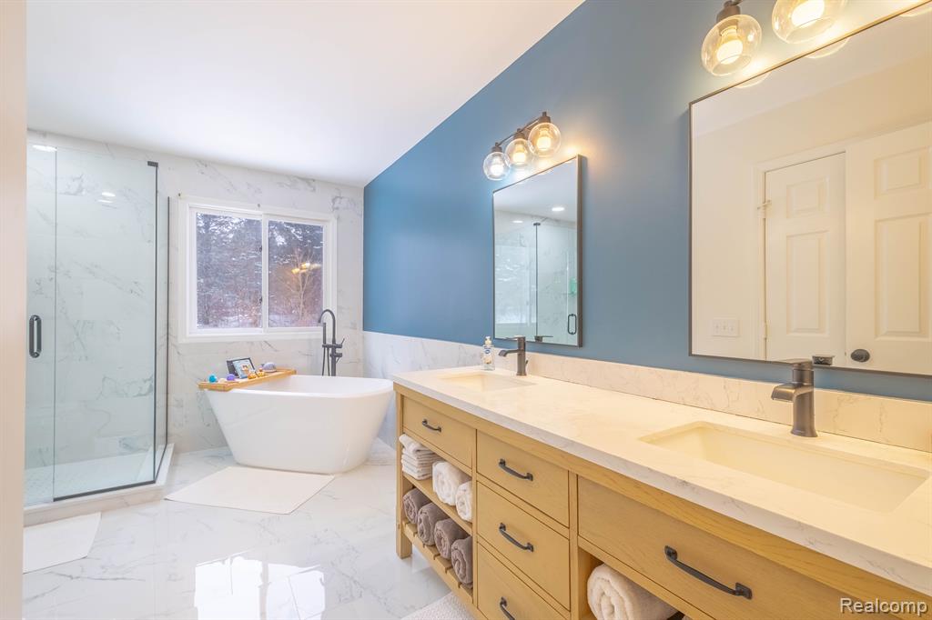 6775 CANTERBURY Lane, Clarkston, MI 48348 — Photo 17
