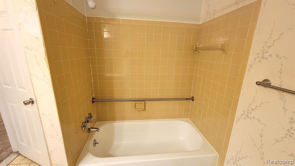 7369 MANOR Circle, 101, Westland, MI — Photo 14