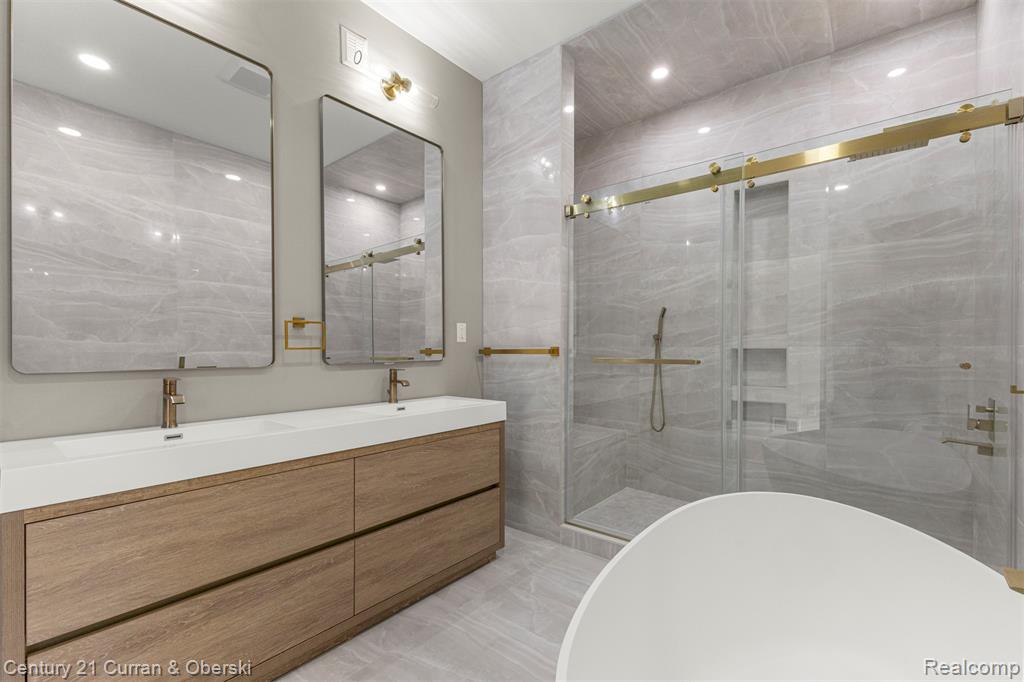 2211 Golfview Drive, Dearborn, MI, 48128