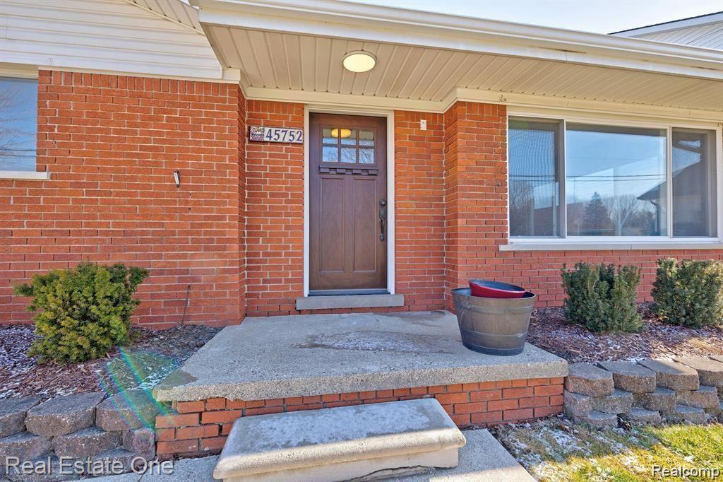45752 JEFFERSON Avenue, Chesterfield, MI 48047 — Photo 5