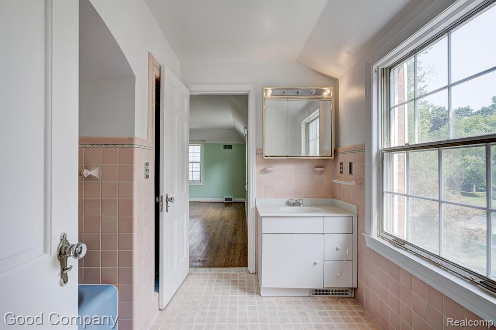 20 OXFORD Boulevard, Pleasant Ridge, MI — Photo 47