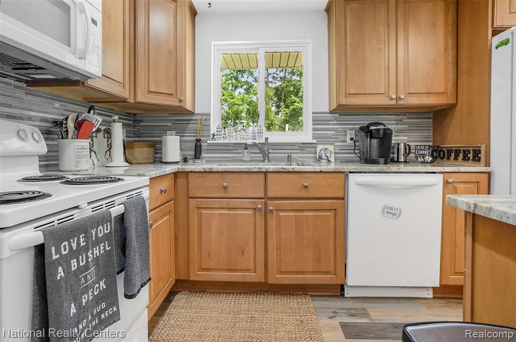 61900 Richfield Street, South Lyon, MI 48178 — Photo 21