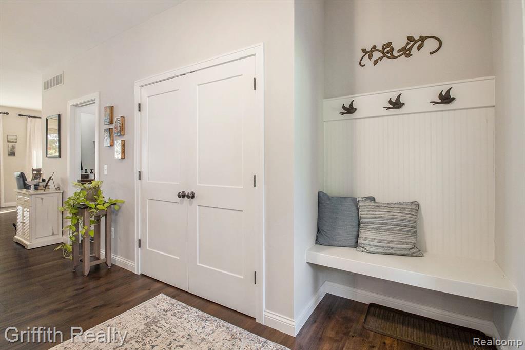 8285 MEADOW CREEK Lane, Pinckney, MI 48169 — Photo 5